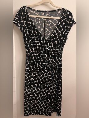 EVAN-PICONE Black & White Geometric V-Neck Women's Faux Wrap Dress